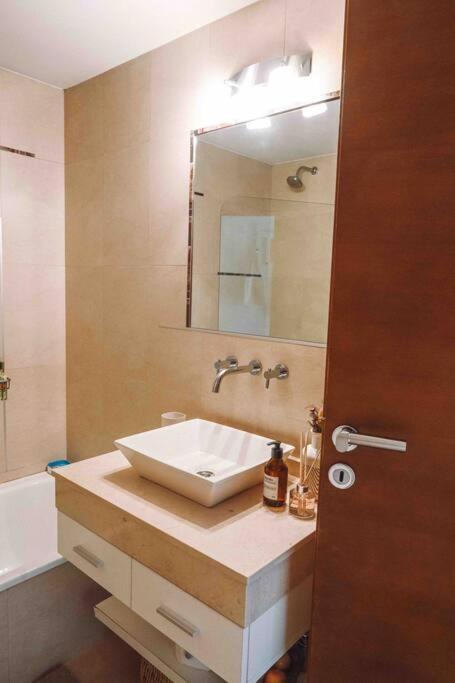Moderno Departamento En Recoleta 2 Personas Con Terraza Privada Apartment *